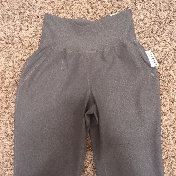 Old Navy powersoft women's gray high rise go dry joggers ankle length - Picture 3 of 12
